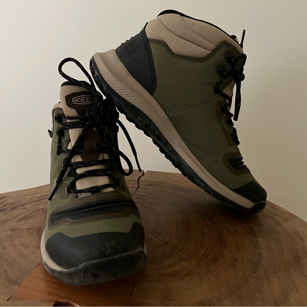 KEEN women’s  Olive Hiking Boots